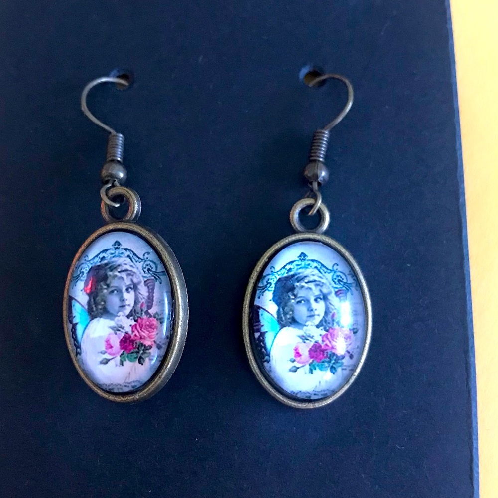 5/$30Victorian earrings handmade by RLDesigns🇨🇦